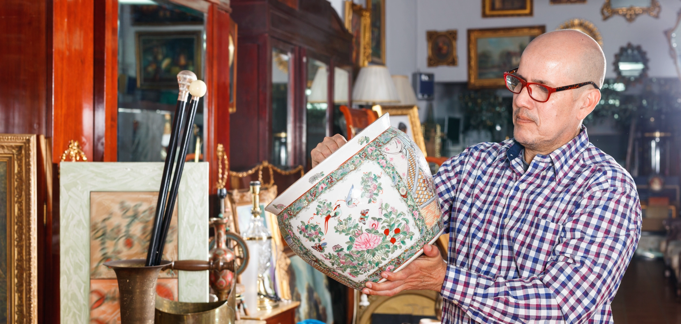 London Antiques Antiques , Better than squarespace,  Antiques for sale, Free Website,  Antiques shop, Antiques, New Website, New Company, No Coding Website Serving Dorking