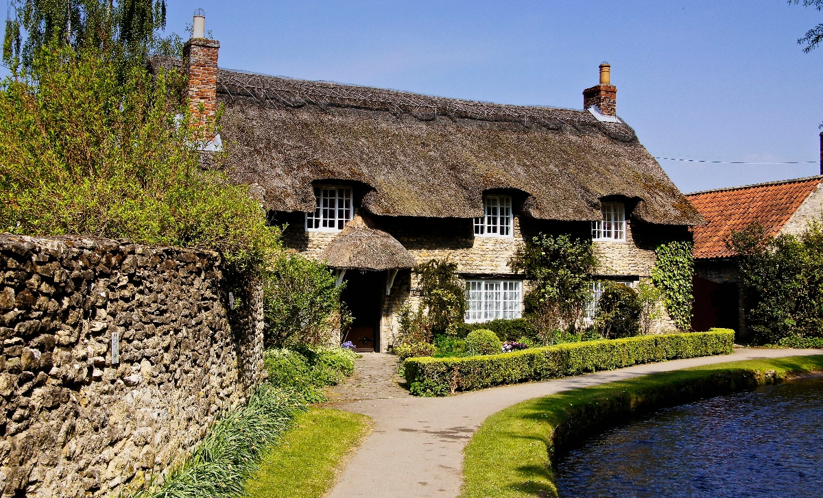 Image Gallery tec-nut.com for Surrey Thatcher - easy website, Simple Website, Easy Website, Free website template, No Coding Website, Thatch repairs, Company Website, Thatching services, Free Website, Free Website, Website Builder, Tec-Nut.com Websites
